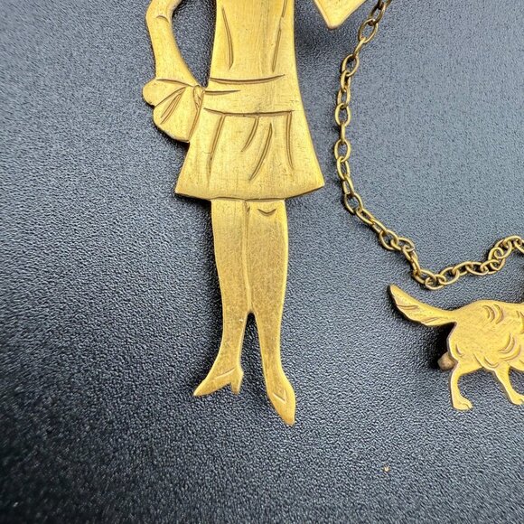Vintage Gold-Tone Lady Walking Dog Brooch Pin Art Deco Style Chain Detail Jewelr - Picture 2 of 8